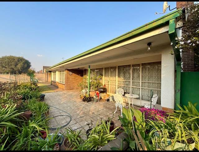 3 BEDROOM HOUSE FOR SALE IN VANDERBIJLPARK SW 1